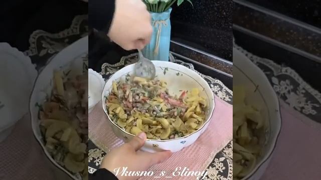 Салат с говядиной, шампиньонами, перцем и солеными огурцами рецепт смотреть онлайн