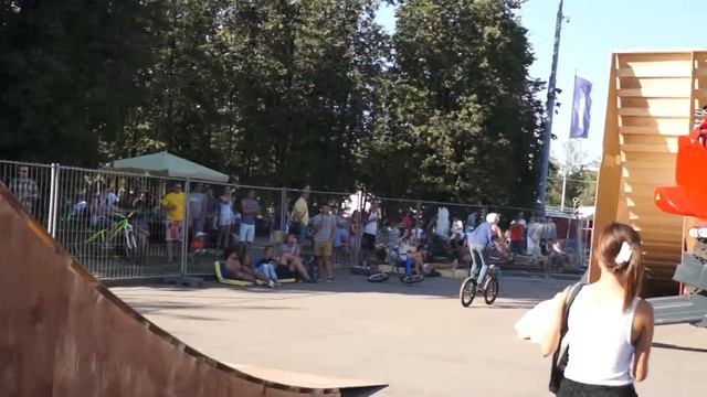 Moscow City Games 2014 Лужники - crazy Red Bull BMX loop jumps мертвая петля! смотреть онлайн