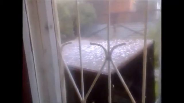 на улице град