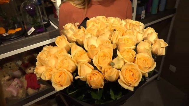 Букет из 51 кремовой розы (Россия) смотреть онлайн