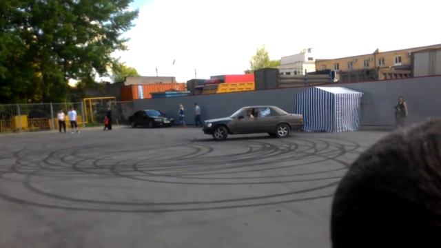 Дрифт Мерседеса и 2105. Oskol Racing Club (OskolRC) Старый Оскол 08 05 16 смотреть онлайн