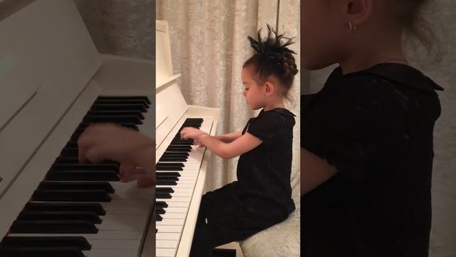 Агафья Корзун, 4,5 года, Птички-синички, В. Андреева смотреть онлайн