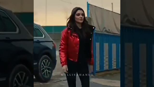 Hande Ercel. Дерзкая походка. смотреть онлайн