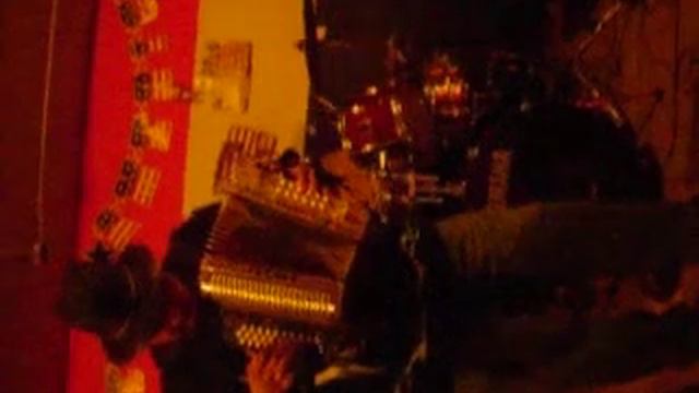 Mark Rangel playing accordion with Santos Soza y sus Estrellas смотреть онлайн