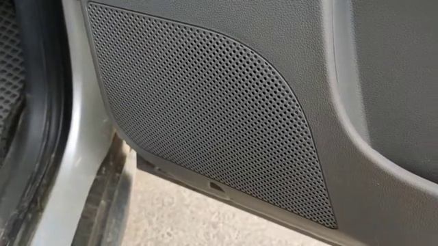 Замена штатной акустики на Lada Priora на DL Audio Raven 165 смотреть онлайн