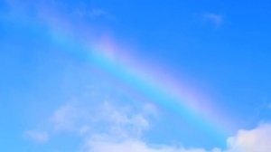 Радуга после дождя на голубом небе Футаж / Rainbow after rain footage