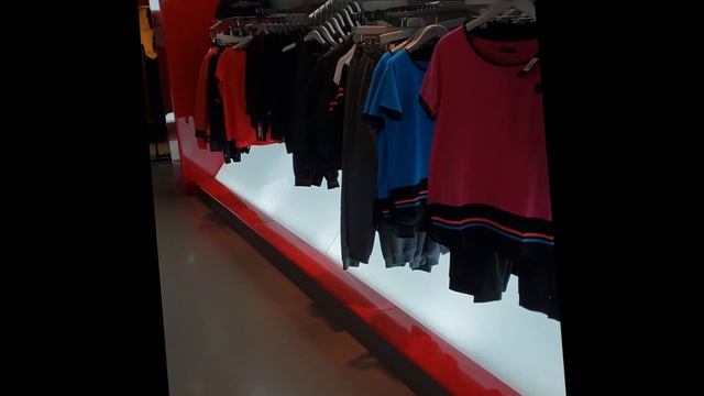 Ferrari World Abu Dhabi, United Arab Emirates Best Amusement Park!! Ferrari store смотреть онлайн