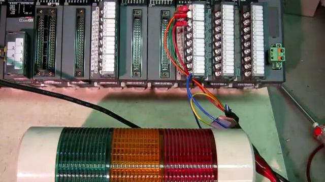 Mitsubishi Electric LY40NT5P2 Sequencer (MELSEC-L) Transistor output unit　動作確認 смотреть онлайн
