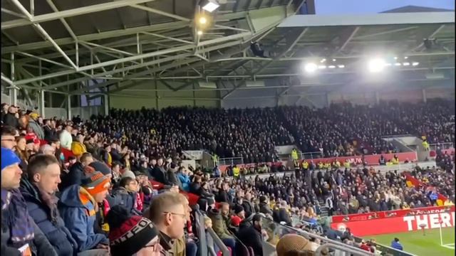 Wolves Fans - away at Brentford смотреть онлайн