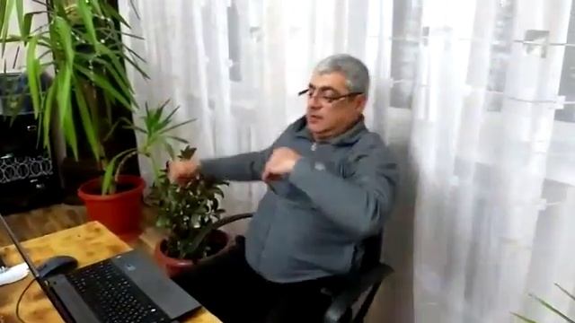 танец сидя, лень вставать смотреть онлайн