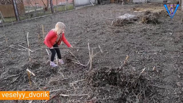 Veselyy_dvorik1 Бабушка! А можно на огороде поработать?