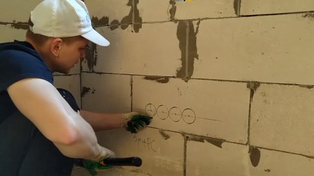 Вырезаем подрозетники в газобетоне! смотреть онлайн