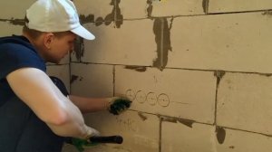 Вырезаем подрозетники в газобетоне!