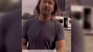 Олег Винник поёт песню музыка