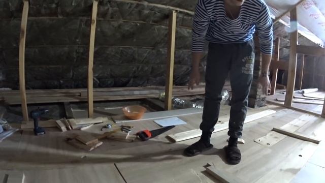 СДЕЛАЛИ ЕЩЁ ОДНУ СТЕНУ ИМИТАЦИЕЙ БРУСА ремонт старого дома смотреть онлайн