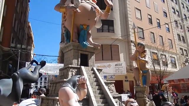 Las Fallas в Валенсии. Скульптуры Лас Фальяс в Испании. смотреть онлайн