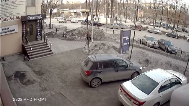 Видеокамера AHD IVM-2328-AHD-H-OPT. PXI5220, 8536(V30), 3.6мм. Улица, день. смотреть онлайн