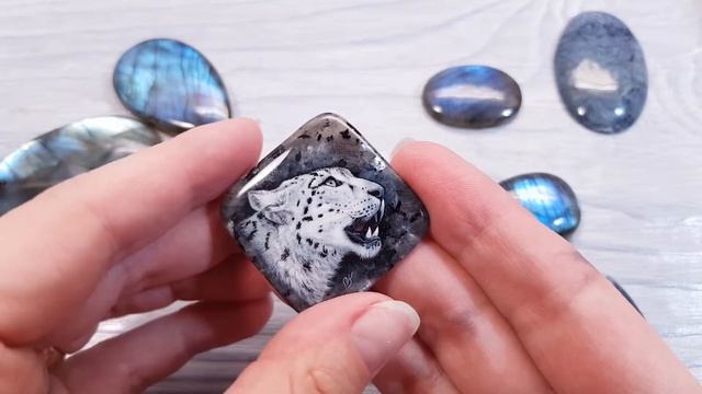Ювелирная вставка с миниатюрной живописью Снежный барс смотреть онлайн