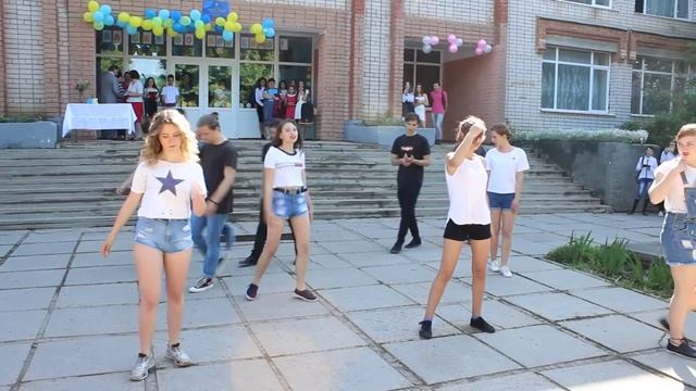 Флешмоб выпускников и учителей 2019 Последний звонок смотреть онлайн