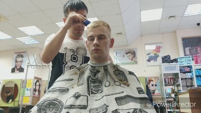 Мужская модельная стрижка.. смотреть онлайн