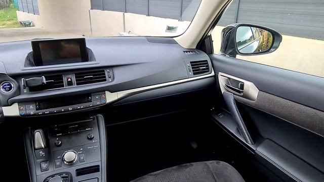 LEXUS CT200H HYBRIDE PRÉSENTATION смотреть онлайн