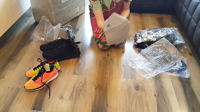 Посылка 230-231. Кроссовки Adidas Yeezy 350 Boots, Nike Flyknit Racer, футболки Adidas, носки Nike