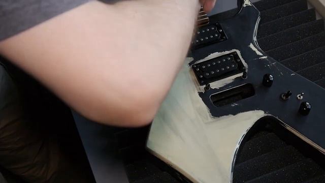 Removing the black paint from my formerly white B.C. Rich Warlock electric guitar. смотреть онлайн