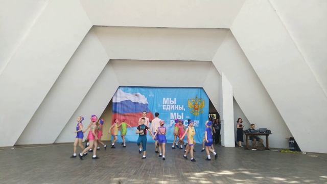 Ансамбль эстрадного танца "Радуга" - Поход смотреть онлайн