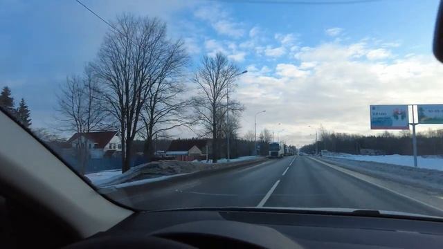 Очередь из грузовиков, длинной в 6 км. Трасса «Нарва». Въезд в Ивангород. смотреть онлайн