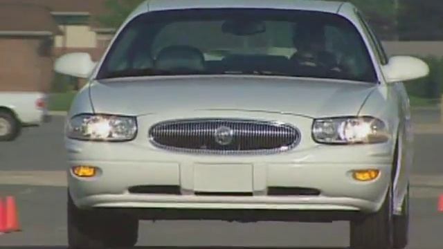 Buick LeSabre (2004) Competitive Comparisons смотреть онлайн