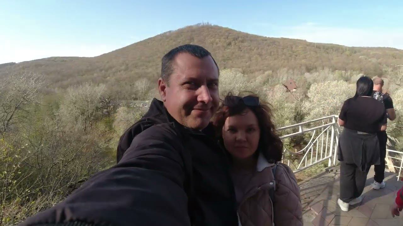 ЗА ВОСЕМЬ ЛЕТ ПЕРВАЯ ПРОГУЛКА БЕЗ ДЕТЕЙ / ГОРЯЧИЙ КЛЮЧ / ПАРК ГАЛЦСКОГО смотреть онлайн