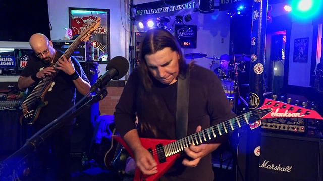 Using the EVH 5150 direct out with GGD: Cali Oversized Cabs for a sick live sound. No mic bleed смотреть онлайн