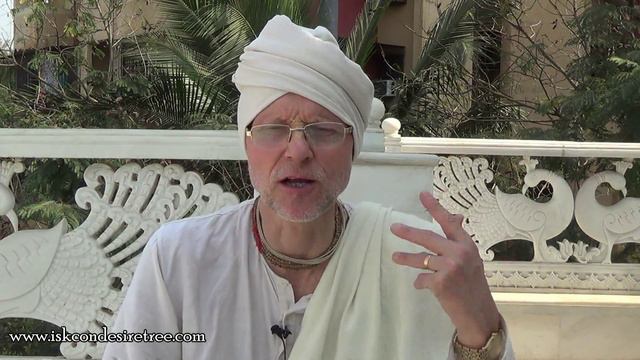 Is it required to change dress of deity daily? by Mukunda Datta Prabhu смотреть онлайн
