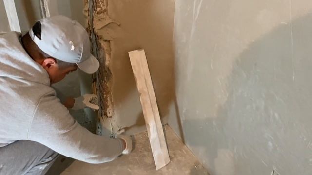 Как поставить штукатурный уголок на колонну по плоскости. смотреть онлайн