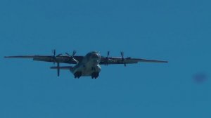 Самолёт АН-22 идёт на посадку \ The plane AN-22 comes in to land