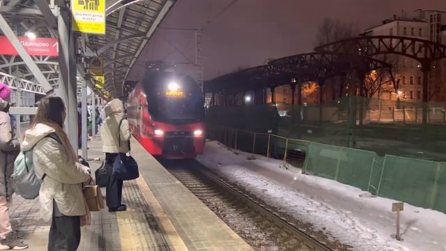 ЭШ2-004 Stadler прибывает на Белорусский вокзал смотреть онлайн