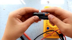 Как узнать мощность батарейки с помощью МУЛЬТИМЕТРА.