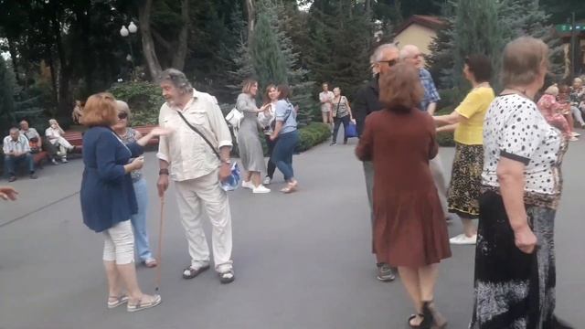 На берегу Чу я тебя ищу!!!??Танцы в парке Горького!!!??Харьков смотреть онлайн