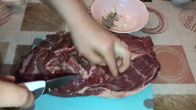 БУЖЕНИНА ИЗ СВИНОЙ ШЕЙКИ смотреть онлайн