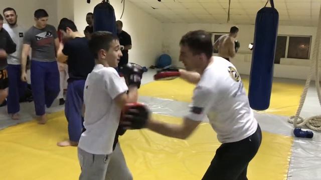 Работа на лапах Ренат Эльканов 12 лет смотреть онлайн