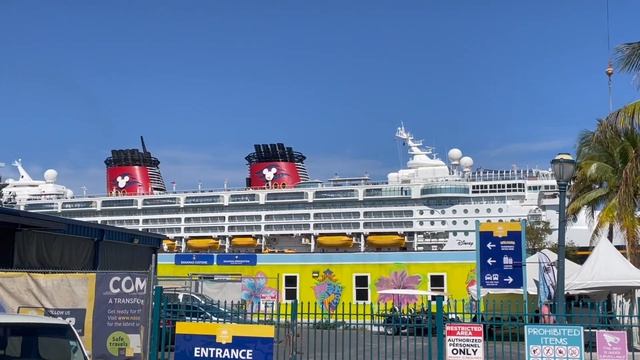 Things to do in Nassau: A Walking Tour of Downtown Nassau, Bahamas смотреть онлайн