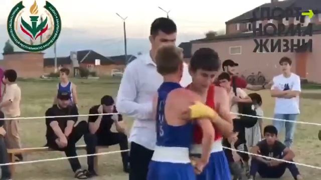 МЕЖРАЙОННЫЙ ТУРНИР ПО БОКСУ ПРОШЕЛ В УРУС-МАРТАНОВСКОМ РАЙОНЕ смотреть онлайн