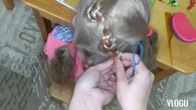 Как сделать интересную причёску. Необыкновенная причёска. Плетение кос. смотреть онлайн