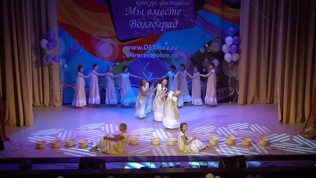 Образцовый коллектив ”Театр музыки и танца ”Золотой ключик” группа ”Смайл” - За речкою смотреть онлайн