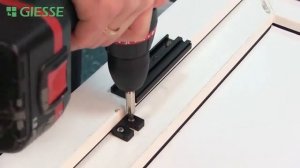 АВТОМАТИЧЕСКИЙ ОКОННЫЙ ПРИВОД GIESSE VARIA. МОНТАЖ ПРИВОДА НА РАМУ ВЕРХНЕПОДВЕСНОГО ОКНА