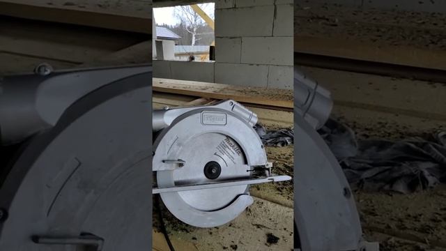 Дымит дерево при распиле. Элементарная разгадка. смотреть онлайн