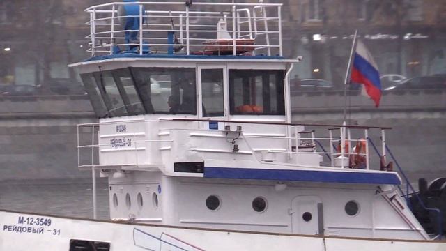 Буксир-толкач "Рейдовый-31" на реке в снегопад смотреть онлайн