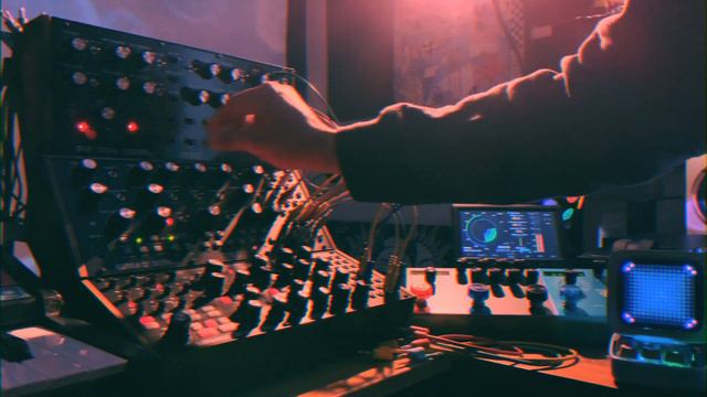 Moog Sound Studio 3 | We Talk About Synth Patches At The Party смотреть онлайн