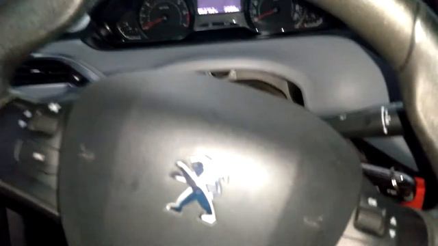 COMO ENCENDER/APAGAR LAS LUCES DIURNAS DEL PEUGEOT 208 смотреть онлайн
