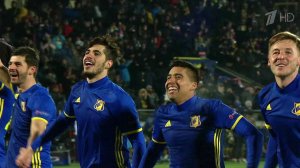 В Ростове-на-Дону болельщики празднуют победу клуба "Ростов" над мюнхенской "Баварией"